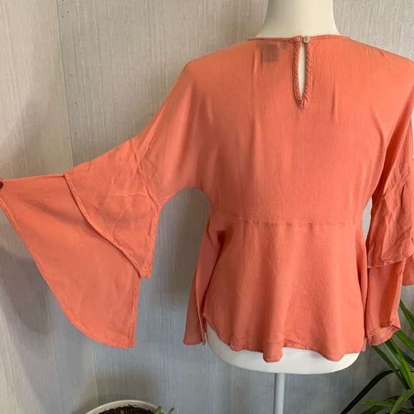 CHELSEA & THEODORE Peach boho asymmetrical top - Picture 4 of 14